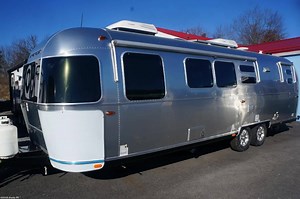 3.3K views · 16 reactions | NEW ARRIVAL! This brand new Airstream Flying Cloud is a must see! Featuring a beautiful interior layout with a bunk bed for extra sleeping capacity, and a kitchen fit for entertaining! You can get all of the info on this beauty here -> https://bit.ly/2CA3Qum | RVUSA.com | Facebook