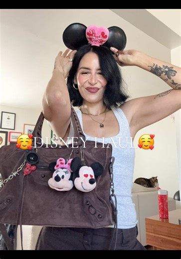 ITS VALENTINES SEASON BABY 🥰💅🏽#haul #bagcharm #disney #merch #disneyland