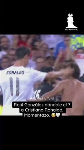 Raúl González dándole el 7 a Cristiano Ronaldo. Momentazo. 🥹🤍