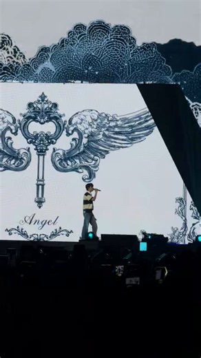 [05/07/26] #EXO performing “Angel” at ‘EXO PLANET #6 - EXhOrizon’ in Manila 🇵🇭 D2Cr. kokokbop #EXhOrizoninManila #EXhOrizon_in_MANILA #EXhOrizon #엑소 @weareoneEXO @DOHKYUNGSOO_X
