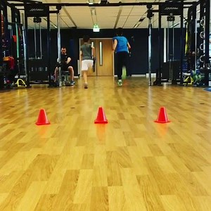 Making rehab fun! Our colleague Arjan ➡️ @that_physio_guy ⬅️ “Working on foot placement, staying low while accelerating. Some of the tools you need to have as an athlete!!! When young athletes are reaching for the sky (growing), they change their running and moving mechanics. Let them learn how to move with those long arms and legs.” | Physiotutors