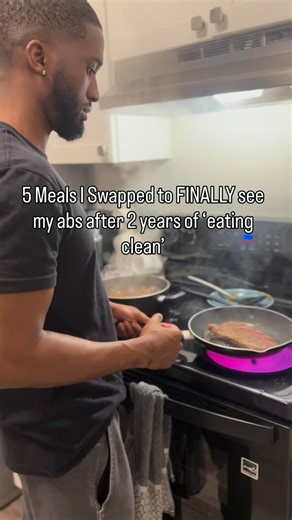 Randy Smith on Instagram: "I wasted 2 years eating “bodybuilder meals” with zero ab definition. 1. SWAP: Plain grilled chicken → Chicken thighs cooked in ghee Why: Breast meat + inflammatory seed oils = cortisol spike + water retention. Thighs + ghee = satiating fats that actually help fat oxidation. Plus you’ll stop hating your meals. 2. SWAP: White rice (3x/day) → White rice (1x/day post-workout only) Why: I was spiking insulin all day with no training stimulus to utilize it. Moved my carbs to