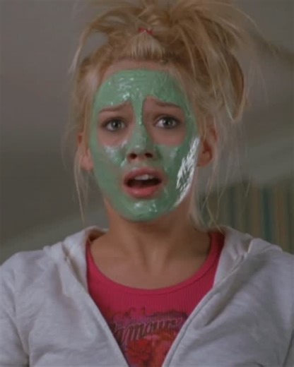 RetroTVRewind on Instagram: "Hilary Duff As Lorraine Baker In ‘Cheaper By The Dozen’ (2003) #HilaryDuff #LorraineBaker #2000s #00s #Cinema"