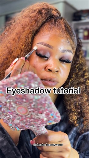 How to Apply and Blend Eyeshadow Like a Pro