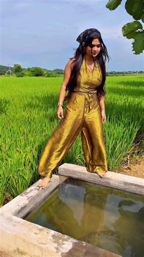 𝓢𝓪𝓱𝓲𝓫𝓪 𝓜𝓮𝓽𝓪𝓷𝓰𝓮 on Instagram: "Ye python humne ek farm ke pond (paani ke talab) se rescue kiya tha. Ye bilkul bhi aggressive nahi tha, balki kaafi shant aur calm condition me tha. 🐍 Python aksar paani ke source ke paas isliye aa jate hain kyunki wahan ✔️ thandak milti hai ✔️ shikar (jaise mendhak, chuhe) hota hai ✔️ aur safe jagah hoti hai Iska pond me hona natural behavior hai, koi attack ya danger wali situation nahi thi. ⚠️ Head catch isliye karna pada kyunki ✔️ rescue ke dauran