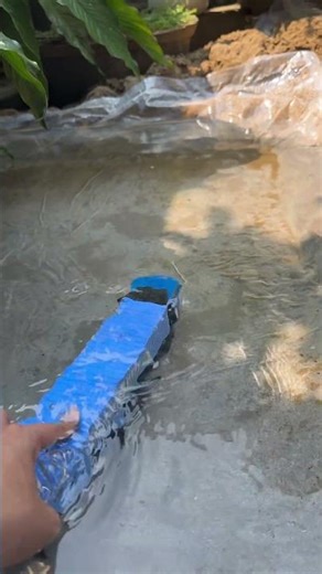 Xe container rơi xuống hồ | Container truck plunges into lake #toys #xecuocmini