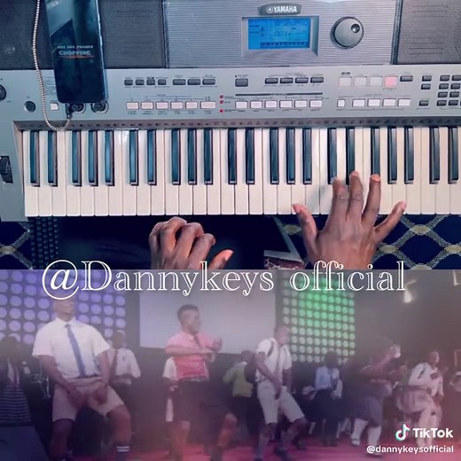 Yamaha Keyboard Performance with Synchronized Dance