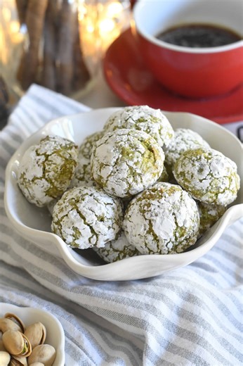 Pistachio lovers, this one’s for you 💚 These Pasticcini al Pistacchio are soft, a little chewy, naturally gluten free, and made with just a few ingredients…no flour, no butter—just pure pistachio goodness 😍 An irresistible twist on my famous almond pasticcini—and perfect for holiday cookie trays and gifting ✨ NEW recipe on the blog. Link in profile and comments: https://www.cookingwithmanuela.com/2025/12/italian-pistachio-cookies-pasticcini-al.html Happy baking #pistachiocookies #cookies #holi
