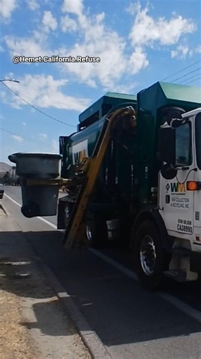 Waste Management autocar acx amrep picking up a western waste toter evr