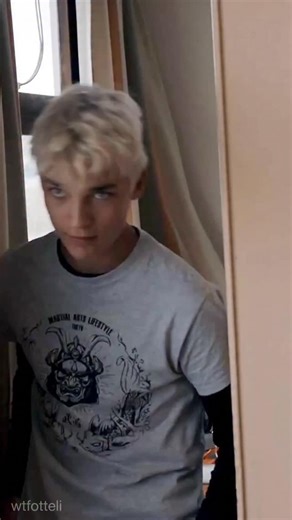 @wtfotteli on Instagram: "wtFOCK 🇧🇪 Robbe & Sander 🌈❤️ Hello Sander Driesen! 😍 Whilst eagerly waiting to meet Lovro’s ‘Even’ in SRAM (SKAM Croatia), let’s go back to this moment when Sander made his grand entrance and left Robbe speechless. If you know me at all, you know I love Sander, in my opinion the coolest Even. What kind of vibe do you think Cro!Even will have? . . . This is season 3 of wtFOCK (SKAM Belgium) - a gay love story with a happy ending 🥰 ❤️🧡💛💚💙💜🤍🩷🩵🤎🖤 @sterkerdani