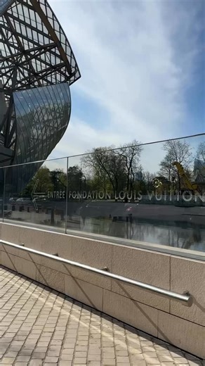  Last splash before summer ends! David Hockney 25 at Fondation Louis...