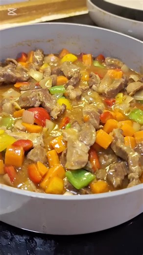 Beef sauce recipe 😋. Are you tired of eating rice with stew? I got you this sauce that will change your taste bud. INGREDIENTS Protein of choice Salt to taste Cooking oil Soy sauce Pepper sauce mix (my DIY pepper sauce) VEGETABLES Carrots Bell peppers (All colours) Onions #ghanatiktok🇬🇭 #homemadefood #fyp #vegetablesauce #cookwithdebbybackup