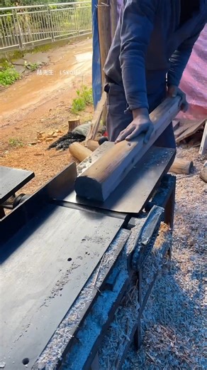 This episode records the process of restoring the old windows. Renovating the ancestral house is about enjoying the process and recording my rural life; I don't pursue speed, but rather experiencing life from nothing to something. 【Mr.lu】 #Mr.lu #改造 #舊房改造 #小院改造 #手工 #DIY #舊物利用 | Mr.lu