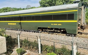 K833次附挂南局轨检通过嘉兴