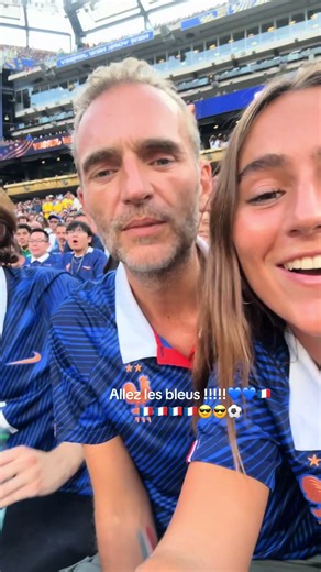 Merci au cameraman — Allez les Bleus !