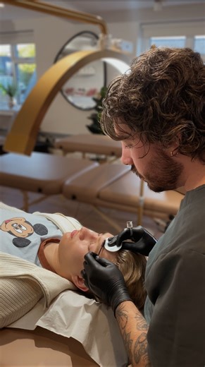 A behind the scenes look of what you can expect from an appointment with me at my new London location! After a 2-year break, you can now book with me regularly at @sjbrowslondon . I’ll be available every 6-8 weeks with an extremely limited diary, booking in advance is advised. 📅 Next Available: Sat 6th Dec - (ONE SPACE LEFT), bookable via the link on my page. Jan dates TBC. Waiting List available, contact me to join! 🙌🏽 Thanks for keeping me booked and busy, it feels good to be back in the ci