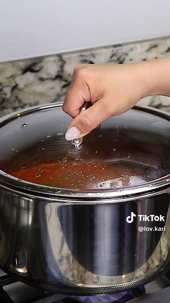 Caldo de Camarón Fácil Mexican Shrimp Soup 😋 Delicious caldo de camaron, a traditional Lent season recipe. It’s so easy to make, amazingly rich and flavorful that you will want to make it all year round! If you’re a fan of shrimp, you have to try this recipe! You're gonna love it! CALDO DE CAMARÓN INGREDIENTS: ► 3 garlic cloves ► 1/2 small white onion ► 4 roma tomatoes ► 4 chiles guajillos ► 2 chiles de arbol ► 2 allspice ► 1 tsp oregano ► 2 chipotle peppers in adobo sauce ► 2 tsp ground shrimp