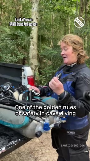 🇬🇧 Cave diving safety tip by Annika GUE instructor #santidiving #safetydiving #cavediving | SANTI Diving