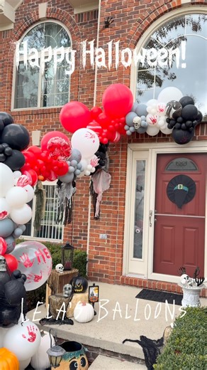 Happy Halloween!! 💀🩸 #halloween #scary #help #balloons #metrodetroit #michigan | Lela's Balloons and Decor