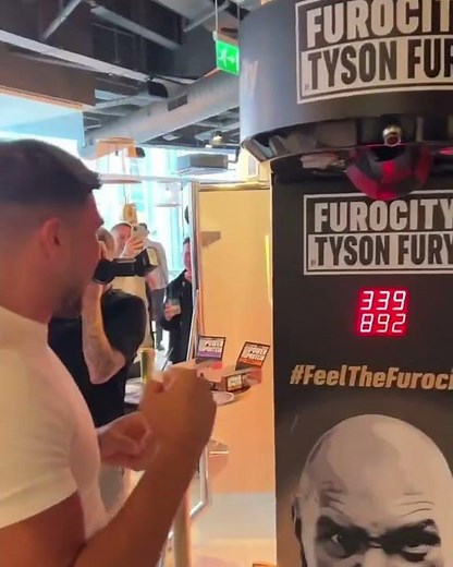 Tommy Fury SMASHES Punch Machine with KSI’s Face on It! #tommyfury #ksi #punchmachine