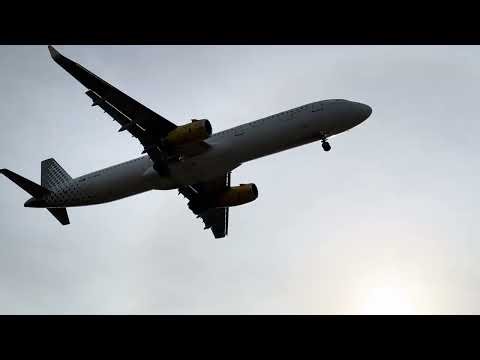 Extreme cross wing landing at BCN