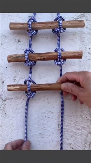 Simple knot tying technique for making a rope ladder easily #knotskills #ropework #lifehacks