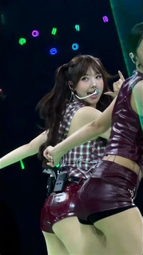 NAYEON During “MEEEEEE” in Austin (Day 2) ✨ #twicelive (cr.llemonvn)