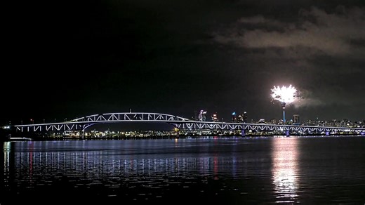 🎊 Vector Lights on the iconic Auckland Harbour Bridge welcoming in 2026 with a brand-new dazzling lightshow for New Year’s Eve. Happy new year everyone! | Vector Limited