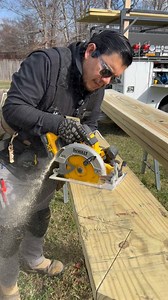 Más potencia. Más tiempo. Menos excusas. / More power. More runtime. No excuses. Con la nueva XR de DEWALT, el trabajo sigue. #dewaltxr #themexicancarpenter #homebuilder #carpenterlife #carpinteros #framing | Mexican Carpenter