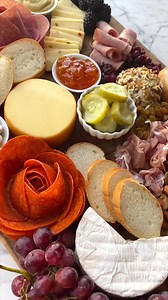 HOW TO: Build Your Own Charcuterie Board! ✨👇 1️⃣ Grab your favorite board 🧀 Choose your cheese - opt for variety and preserve flavor and freshness with our CheeSmart® Rectangular 🥩 Pile on the protein with various flavors and textures 🥣 Add small bowls for dips and spreads 🍯 Incorporate jam for a syrupy, tangy element with a kick 🥒 Add crunch with pickled veggies 🤏 Fill in the gaps with crackers, berries, or nuts 🔪 Don't forget the knives! Shop our CheeSmart® Rectangular now at the link 