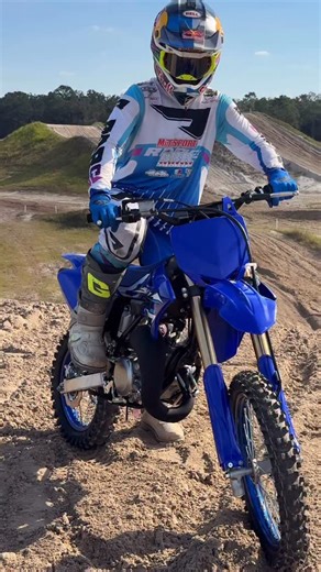 Carson Brown on Instagram: "What has been the best looking year of the YZ85/YZ80? Been hearing all about @yamahamotorusa’s current YZ85 and had to give it a shred around @thefarmdadecity. Check out my previous video to see it in action 🔥 “Ride The Powerband” T-shirts are up on the @shop.carsonbrown910 website! @redbullmotorsports @redbull @motosportinc @rdrco.inc @bbrmotorsports @allballsracing_ #YZ85 #yamaha #2stroke"
