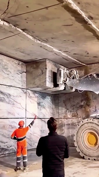 Excavator Crushing Giant marble Blocks