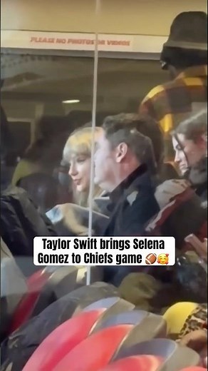 #TaylorSwift brings Selena Gomez to Chiefs game in Kansas City! 🏈 (🎥: readingchica/TT via TMX)