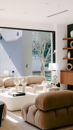 Meridith Baer Home | Luxury Staging and Interiors | A glimpse of our recent Tampa Modern install ✨ 6 bedrooms | 7 baths | On the market for $6,999,000 Represented by @lillian.wall from Wall... | Instagram