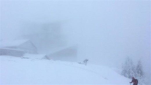 VIDEO: Lysá hora na Štědrý den. Na královnu Beskyd mířily i v mlze a sněhu davy