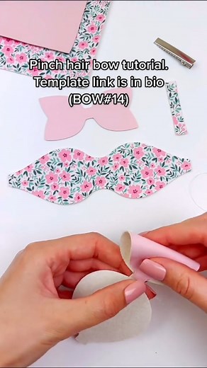 Pinch hair bow tutorial 😍 #cricutprojects #hairbowtutorial #hairbowsvg #cricut #SVG #diybows #hairbowtemplate #haircl | DIYEasy