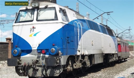 关于renfe的class333型内燃机车的视频搬运～铁道鐵道鉄道轨道交通火车迷diesellocomotive柴电机车火车头哟～