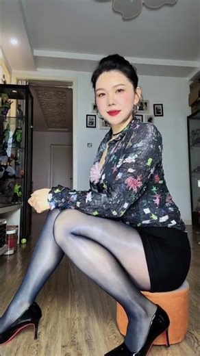 Jirun Metropolis: Two-Tone Color Explosion - A Visual Delight