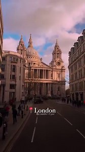 Riding an iconic red London bus and driving past one of the city’s most famous landmarks = bucket list moment😍❤️ 📍St Paul's Cathedral [🎥 @travelwithveronicca] #LetsDoLondon #VisitLondon https://ow.ly/oB0s50QwPVy | Visit London