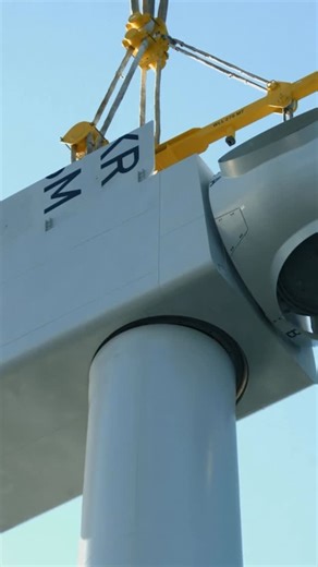 Ørsted on Instagram: "Looks smooth in timelapse. Took a bit more precision in real life. 📐🏗️ This clip shows a nacelle being lifted into position offshore at Borkum Riffgrund, around 72 km off the coast in the German North Sea. The nacelle is the heart of the wind turbine. It houses the drivetrain, generator, control systems and safety equipment. It’s where the rotation of the blades is turned into renewable energy. Each nacelle weighs hundreds of tonnes and is lifted into place with extreme p