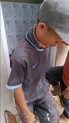 the master teaches how to lay ceramic floors correctly...