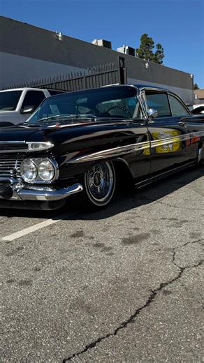 Chris on Instagram: "1959 Chevy Impala - Break Down - American auto wire fully wired from front to back , full ridetech suspension, new air bags with fox shock adjustable, new RidePro E5 air control system with Dual compressor high flow valves, wire tuck, transmission Upgrade 200-4R transmission, new kick down cable and new dip stick, new transmission mount, new 12volt Alternator, battery relocation in rear, new retro radio, new full audio rewire with 6 channel JBL Audio amp , re adjustment on d