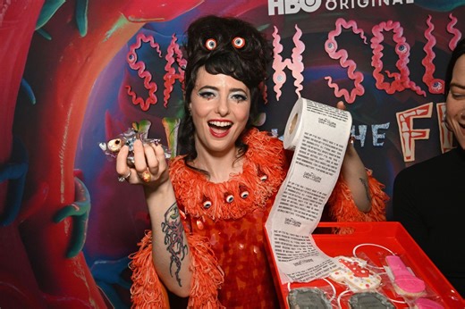 “She commits to a character”: Sarah Sherman viral drunk raccoon SNL skit wins over the Internet