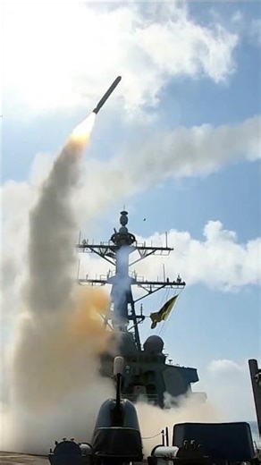 구축함이 파괴적인 미사일 공격을 퍼붓다 #military power