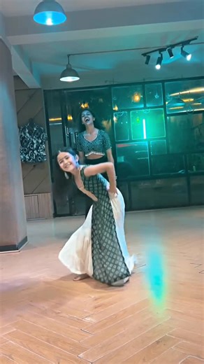 Team_Dance_Deewane✨ on Instagram: "Mein Nachon Aaj ✨💃🏻Cham Cham ✨😍💯🌧 . . #teamdancedeewane #trending #viral #dance #video #dancer #songs #reels #india #chamcham . #danceislife #dancehall #dancing #bollywooddance"