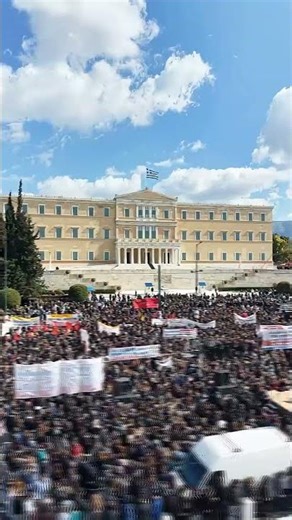 Η τεράστια διαδήλωση για τα Τέμπη, από ψηλά | Apostolis Barmpagiannis