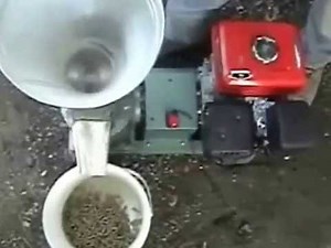 Μηχάνημα παραγωγής πέλλετ με κινητήρα βενζίνης