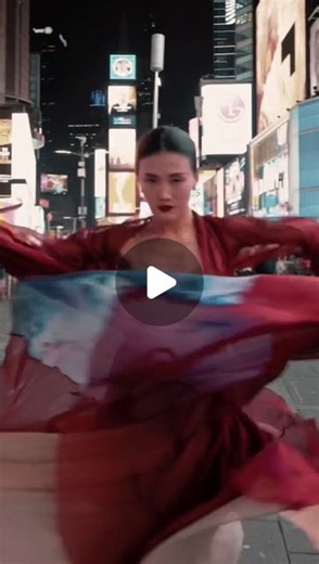 Hellodance盖盖 on Instagram: "这一定是我这辈子干过最社牛的事情了～#纽约时代广场 #盖盖编舞 #dance #浮光#国风"