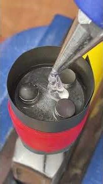 Genius hammer-and-magnet trick you’ll use all the time. 🔨🧲 #DIY #TipsAndTricks