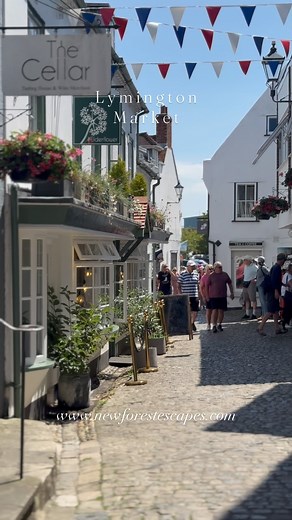 Local love 💗 If you’re in town on a Saturday… trust us, the only place to be is the Lymington Market! One of the oldest markets in the country (we’re talking since the 13th century), it’s got over 100 stalls lining the historic High Street. And yes, we’re obsessed. 😍 Think: 🧀 Local cheeses 🪴 Artisan plants 🥐 Fresh bakes 🧼 Handmade soaps 🍓 Seasonal produce 🎨 Quirky crafts 👛 Vintage treasures Basically, a treasure trove of everything we love. It’s loud, it’s lively, it smells delicious — 